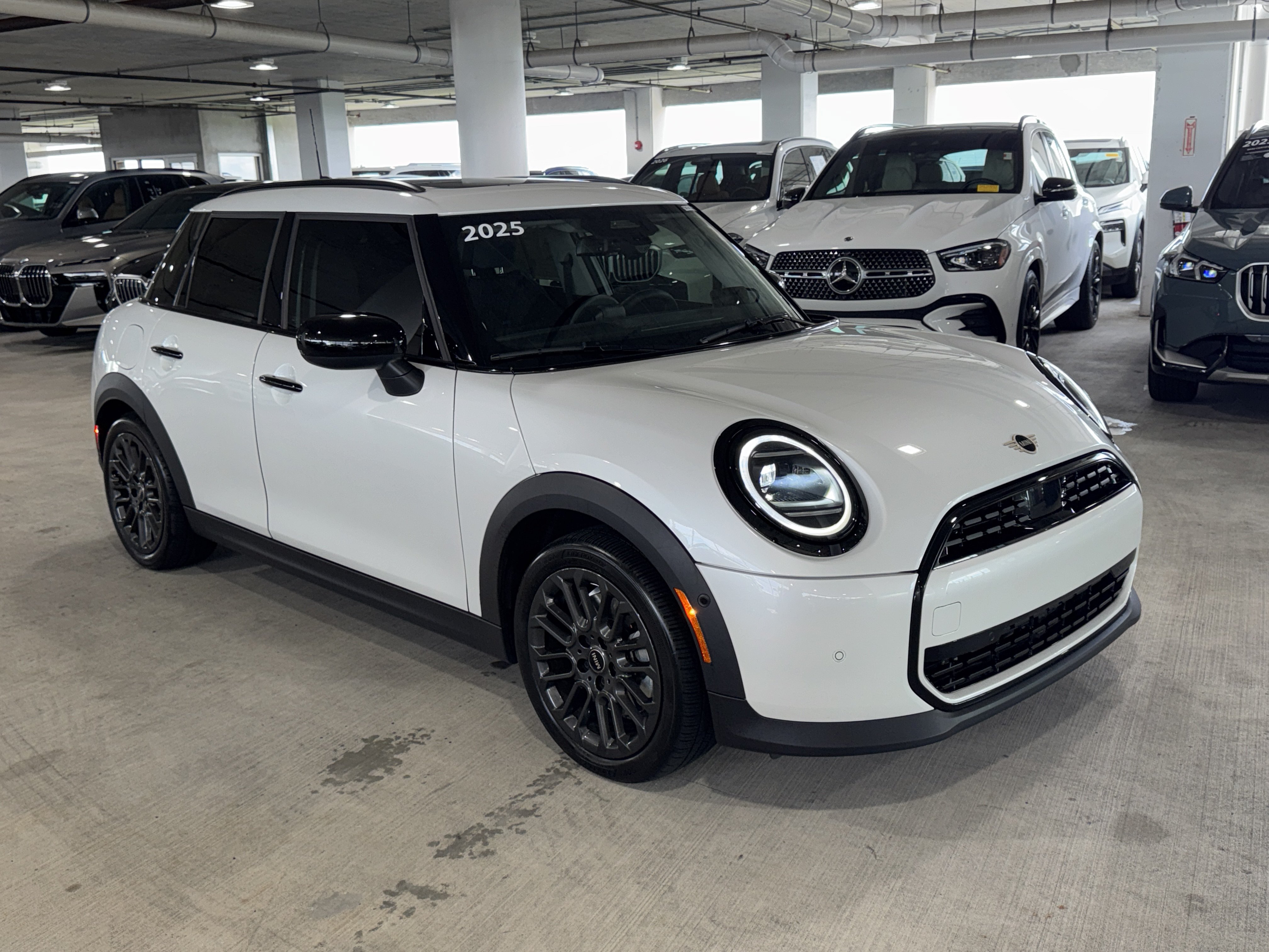 Used 2025 MINI Cooper 4-Door Hardtop FWD image 2