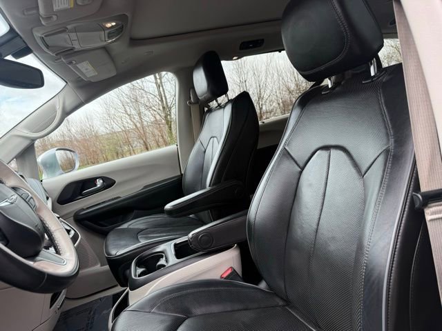 Used 2020 Chrysler Pacifica Limited image 12