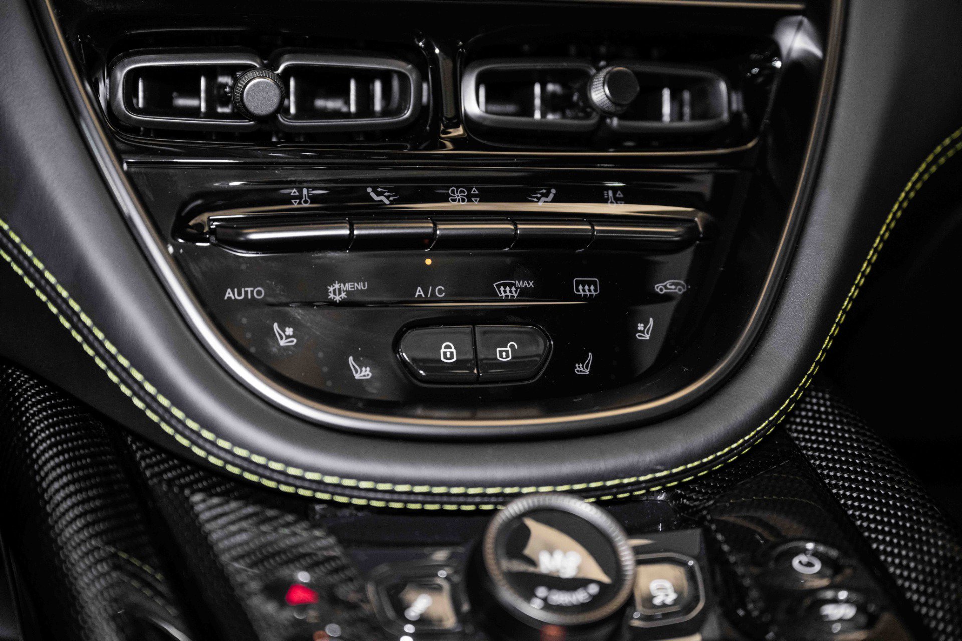 Used 2024 Aston Martin DBX 707 image 32