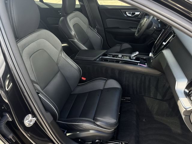 Used 2024 Volvo S60 B5 Plus image 29