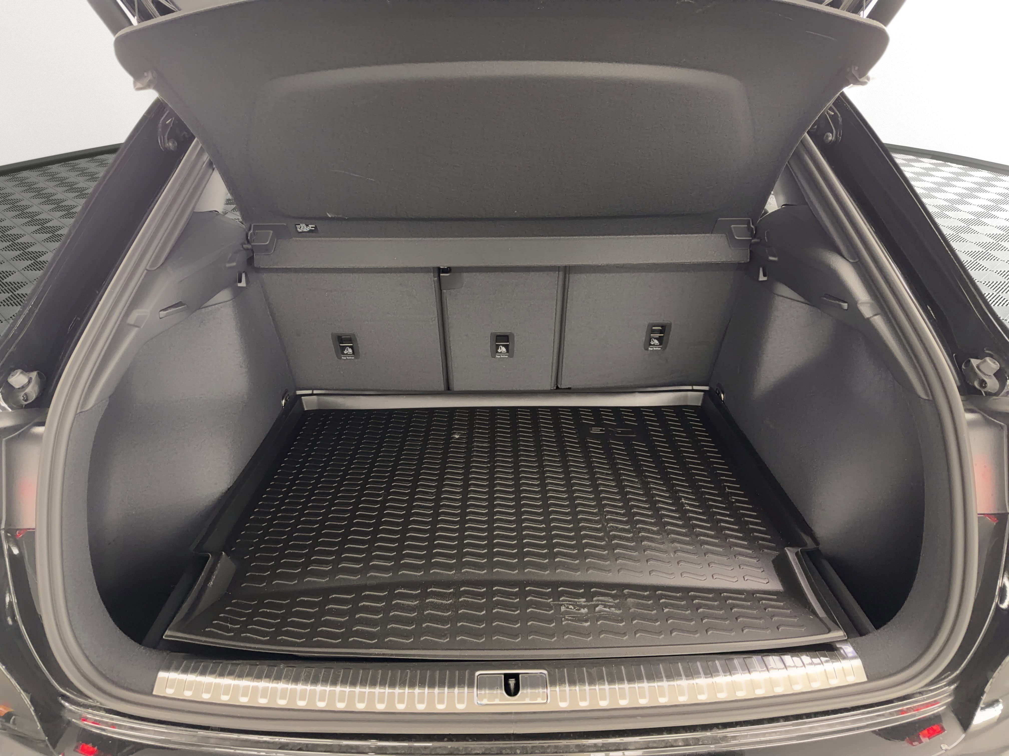 Certified 2025 Audi Q3 2.0T Premium w/ Convenience Package image 13