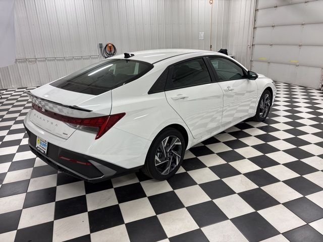 Used 2025 Hyundai Elantra SEL FWD image 3