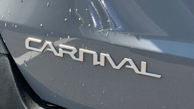 Used 2025 Kia Carnival EX FWD image 12