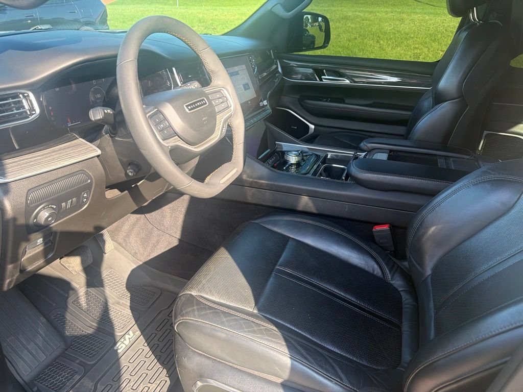 Used 2022 Jeep Wagoneer Series III w/ Premium Group I AWD/4WD image 12