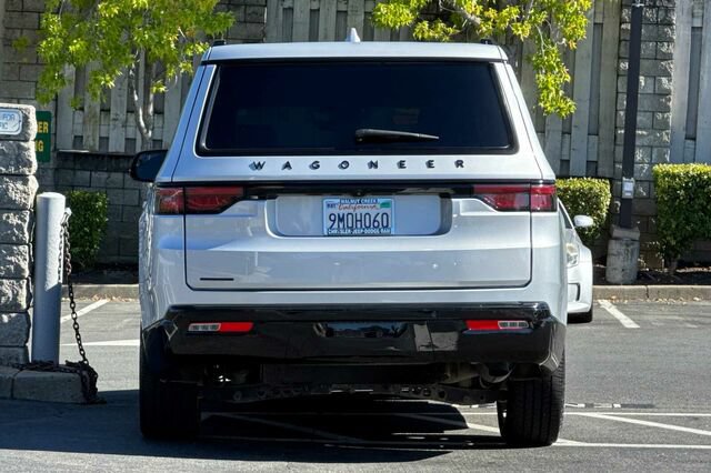Certified 2023 Jeep Wagoneer Series II AWD/4WD image 5