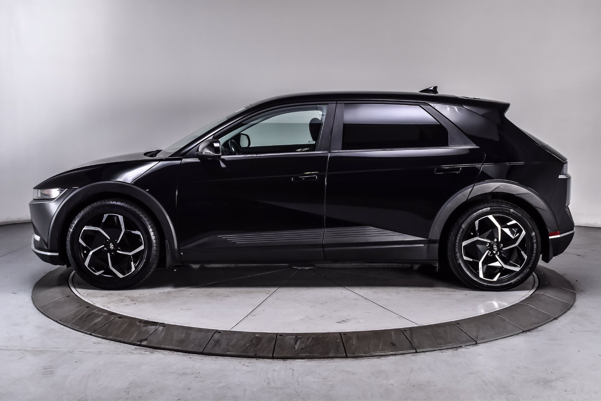 Used 2023 Hyundai Ioniq 5 SEL AWD/4WD image 3