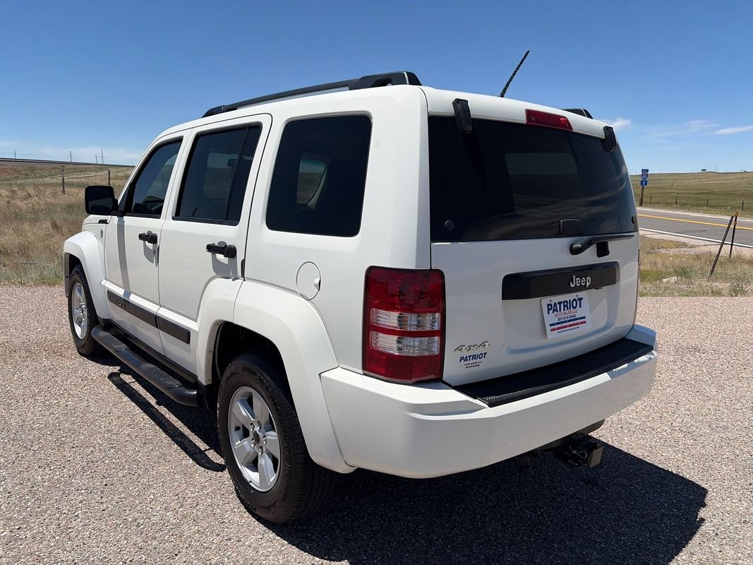 Used 2009 Jeep Liberty Sport w/ Popular Equipment Group AWD/4WD image 3