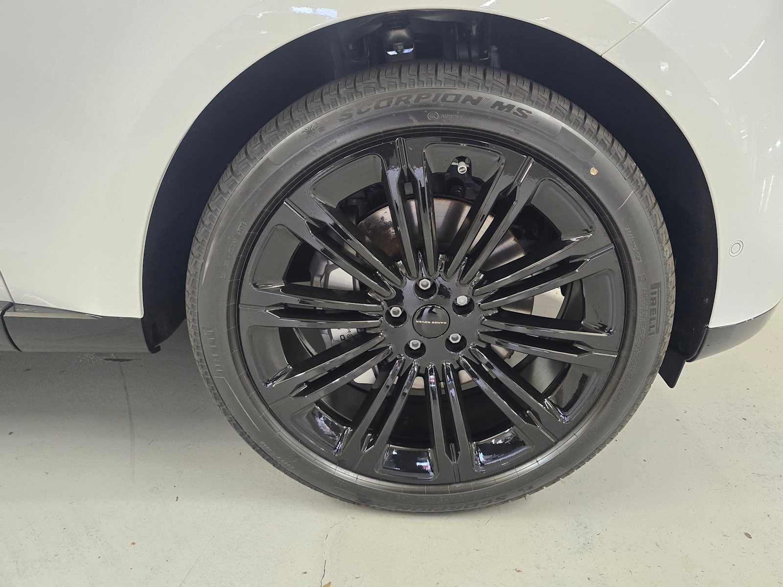 New 2026 Land Rover Range Rover SE image 9