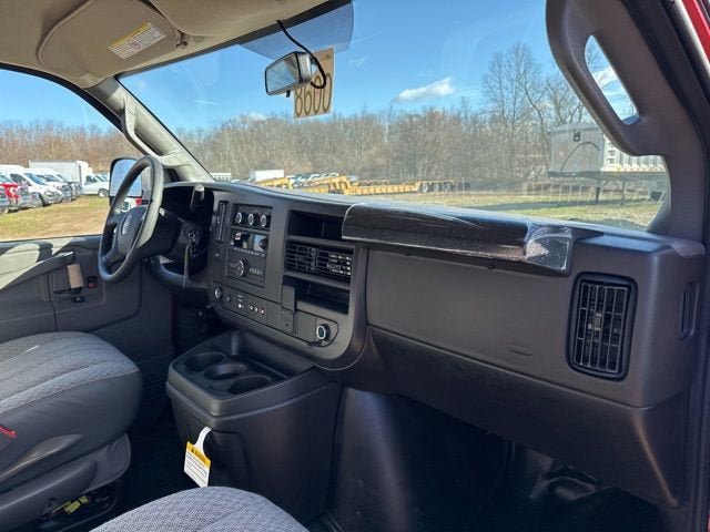 New 2026 GMC Savana 3500 w/ Driver Convenience Package RWD image 28