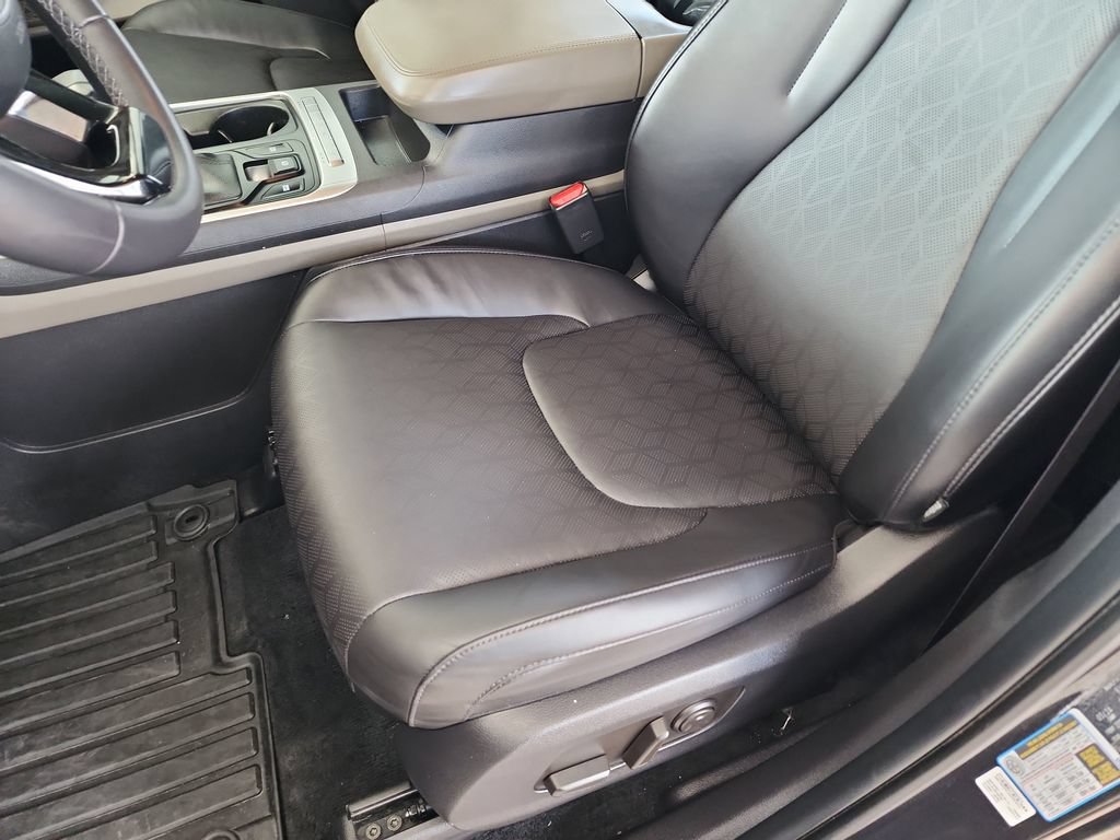 Used 2025 Kia Carnival FWD image 14