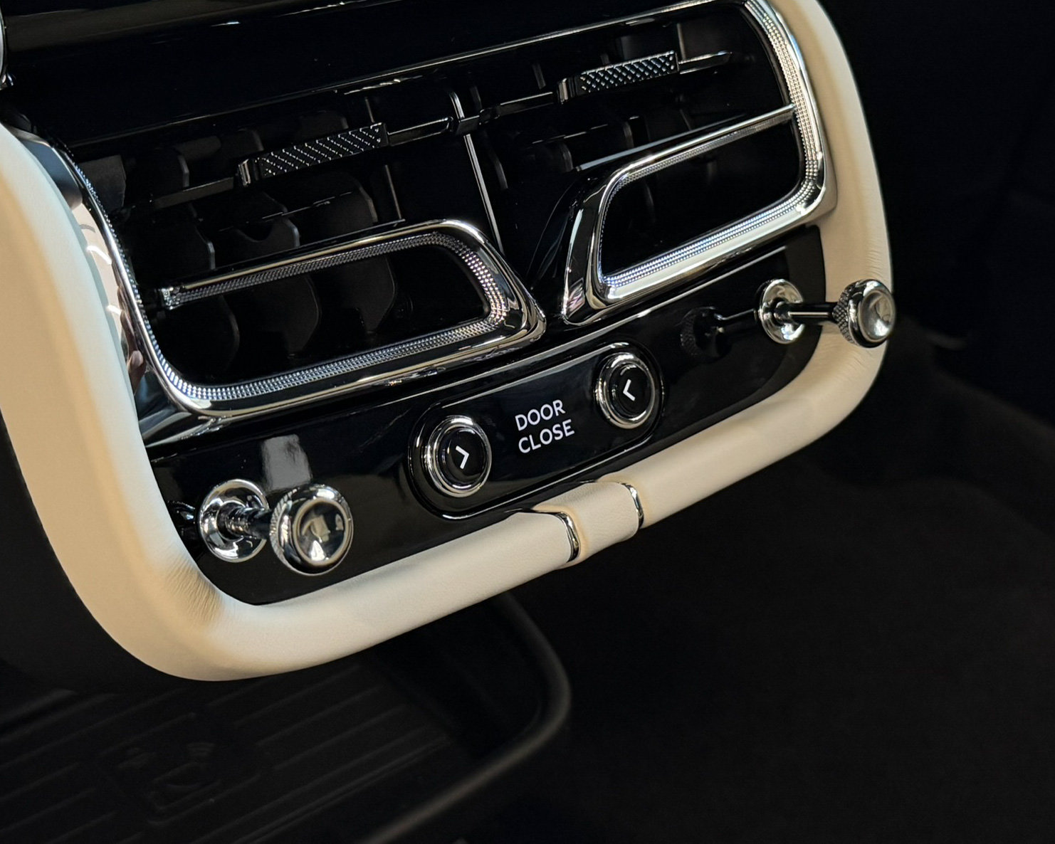 New 2026 Bentley Bentayga Extended Wheelbase AWD/4WD image 46