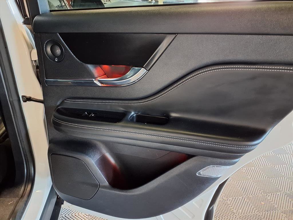 Used 2022 Lincoln Corsair Reserve w/ Sport Package image 11