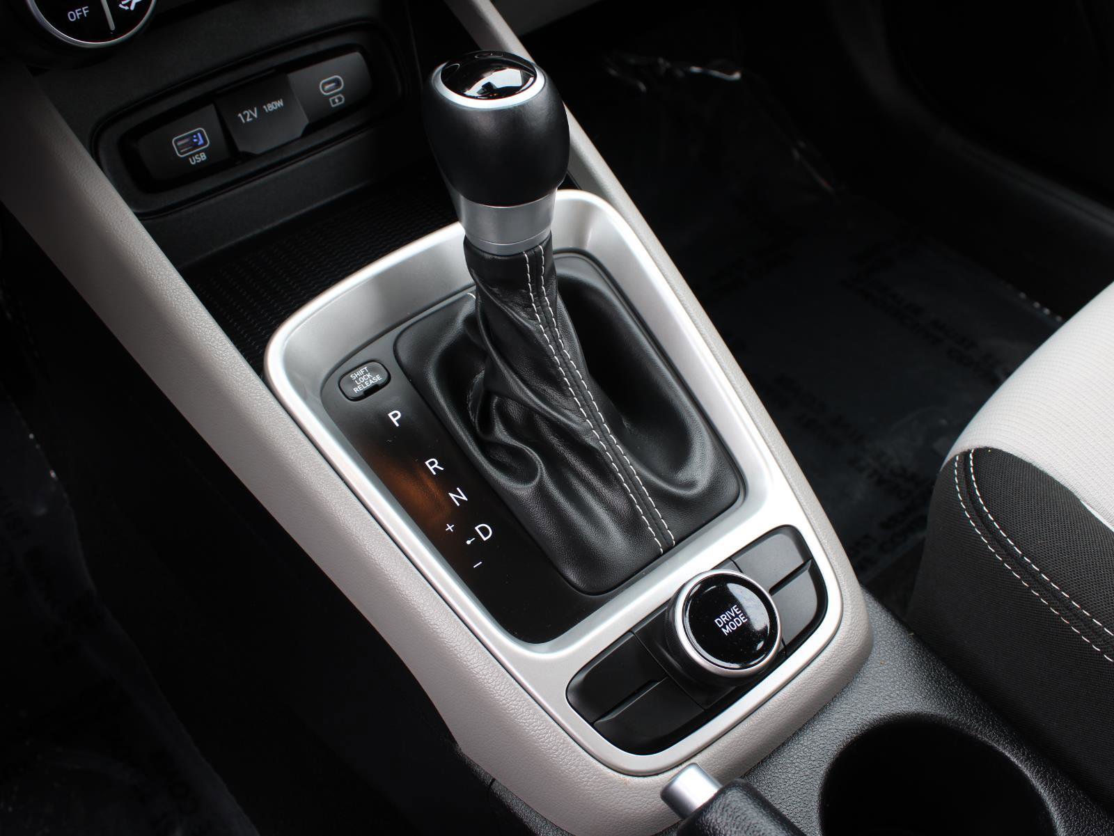 Used 2024 Hyundai Venue SEL image 12