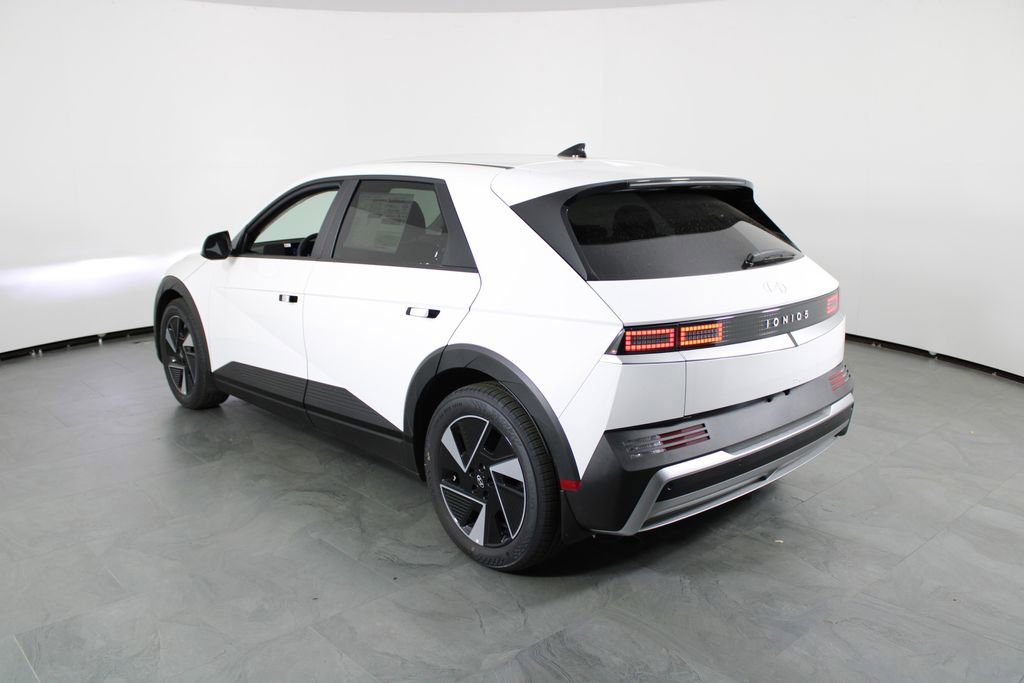 New 2025 Hyundai Ioniq 5 SE image 3