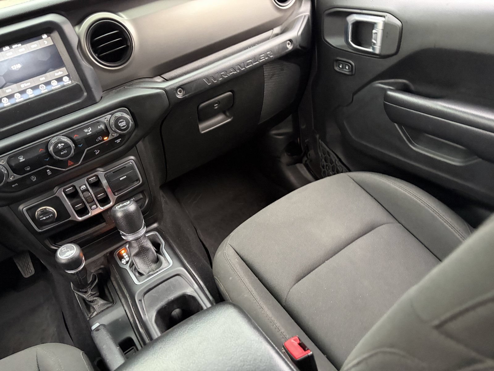 Used 2018 Jeep Wrangler Unlimited Sport S AWD/4WD image 17