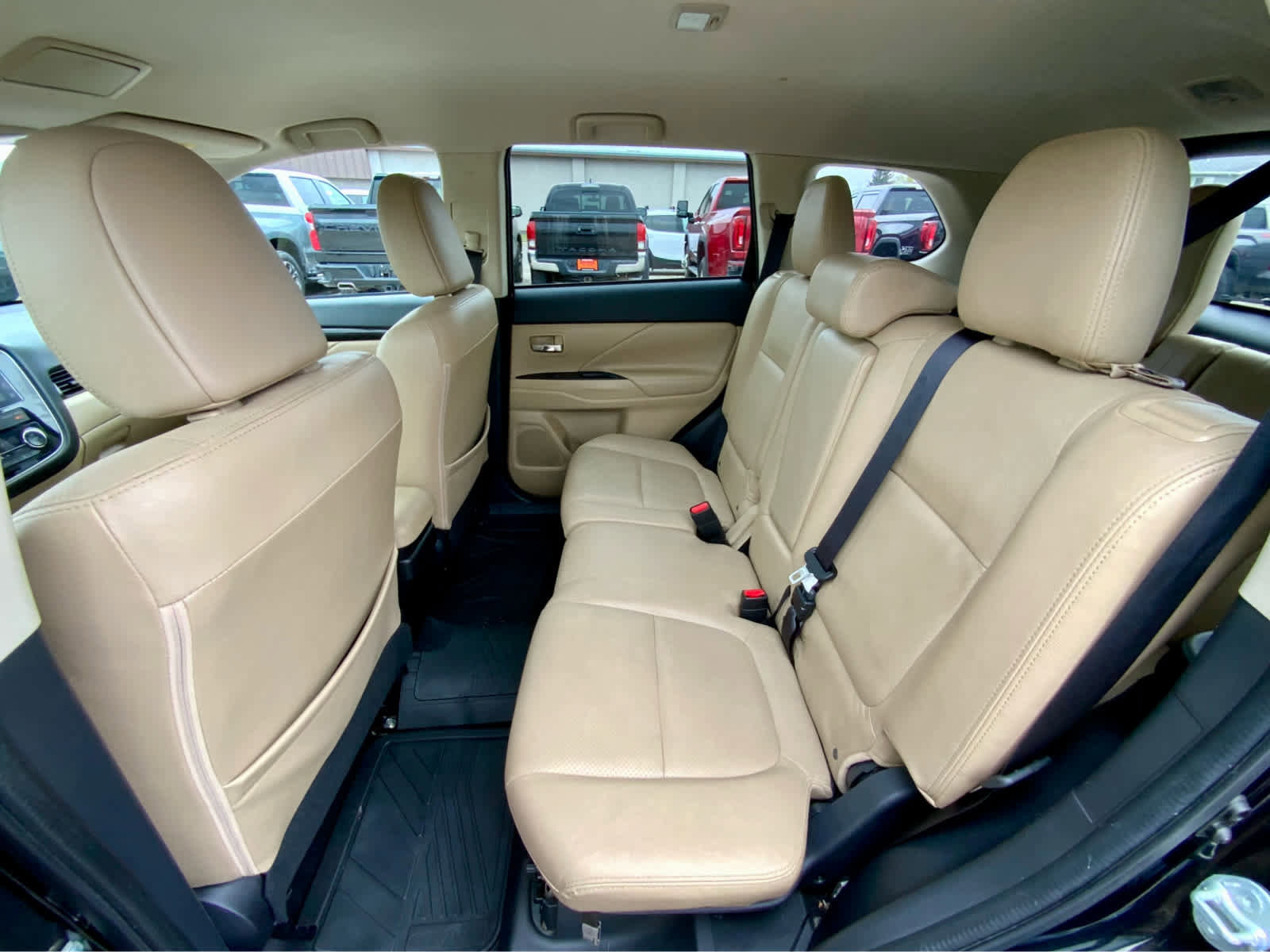 Used 2018 Mitsubishi Outlander SEL AWD/4WD image 21