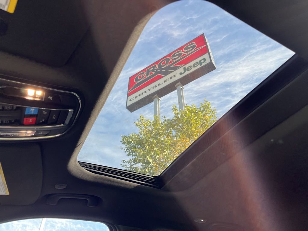 New 2025 Jeep Grand Cherokee Altitude image 33