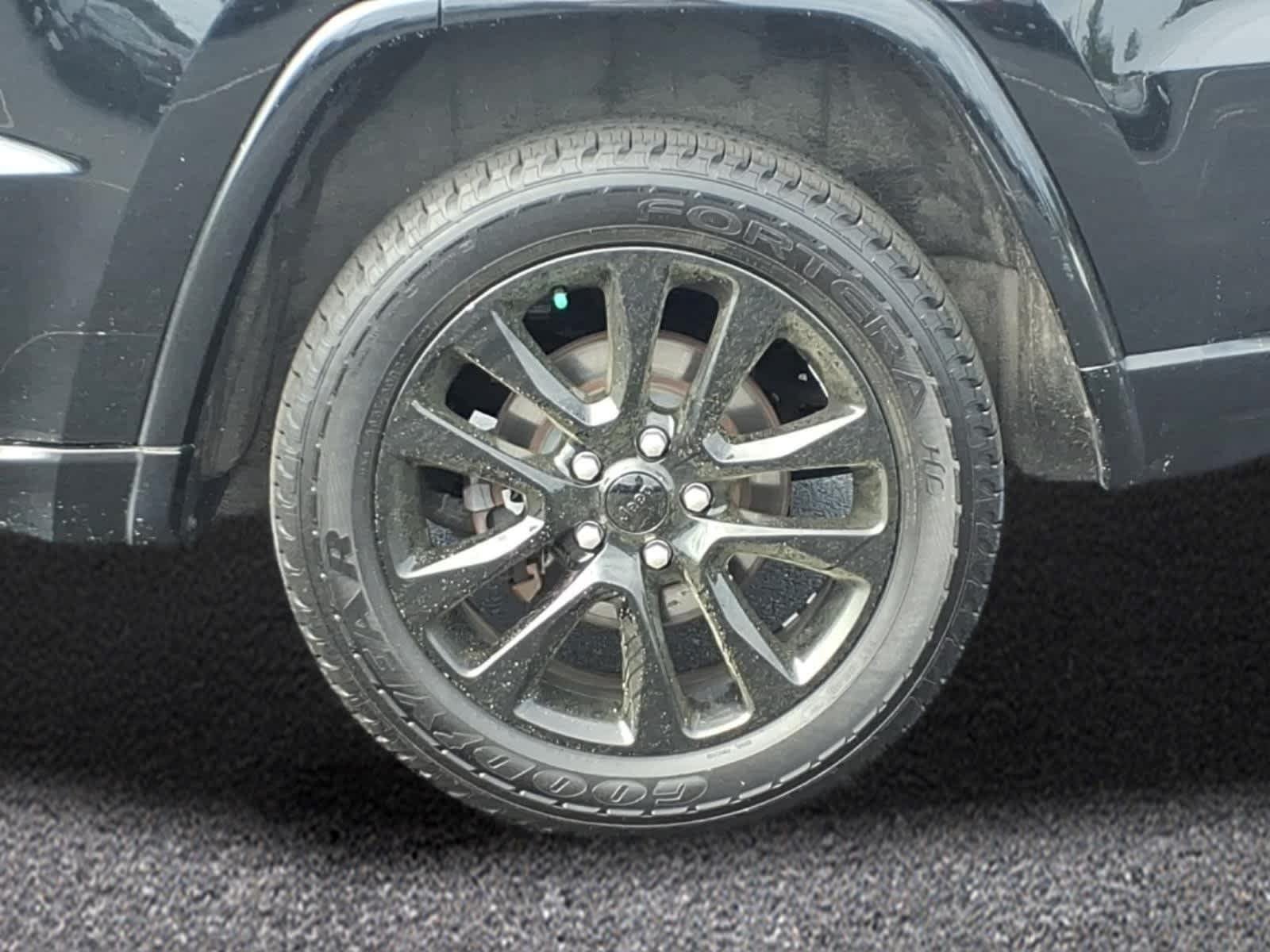 Used 2017 Jeep Grand Cherokee Altitude AWD/4WD image 3