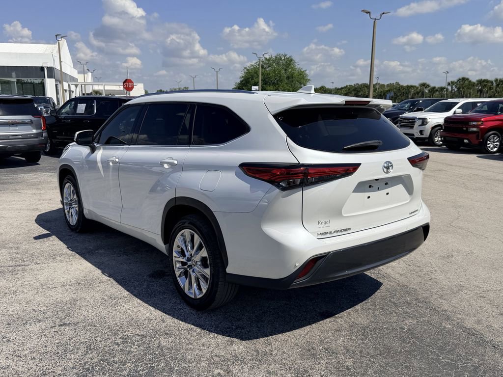 Used 2023 Toyota Highlander Limited image 7