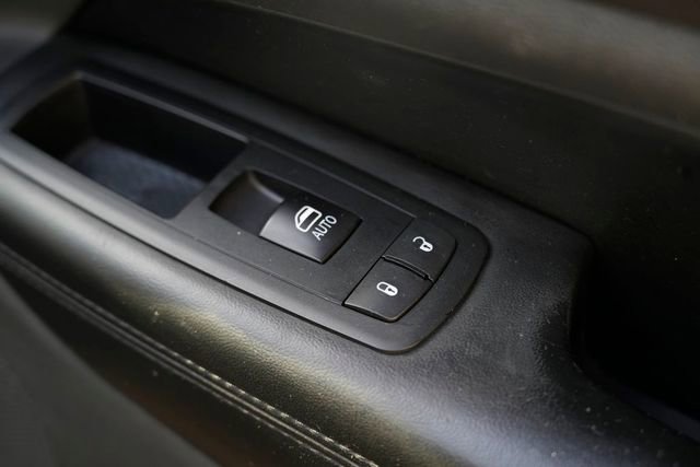 Used 2011 Jeep Grand Cherokee Laredo image 32