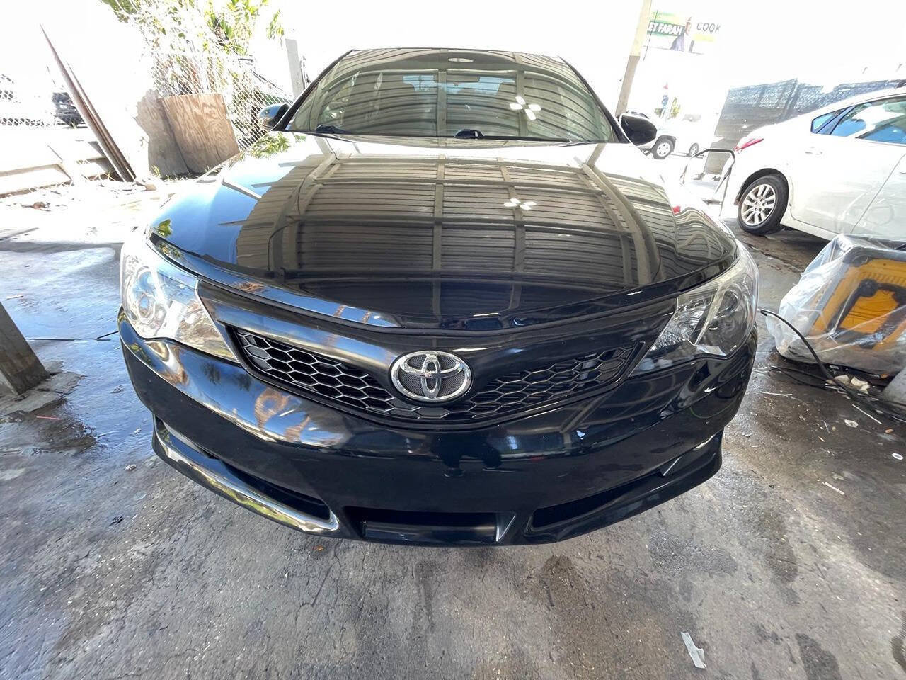 Used 2012 Toyota Camry SE image 1