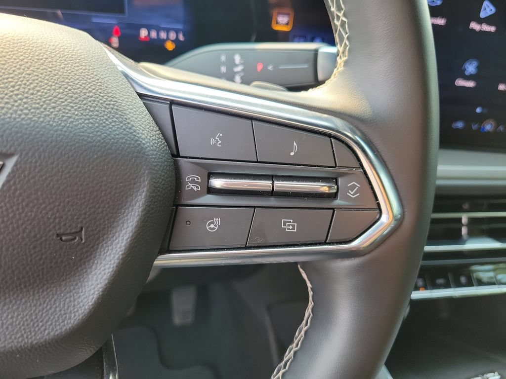 Used 2026 Chevrolet Traverse LT FWD image 28