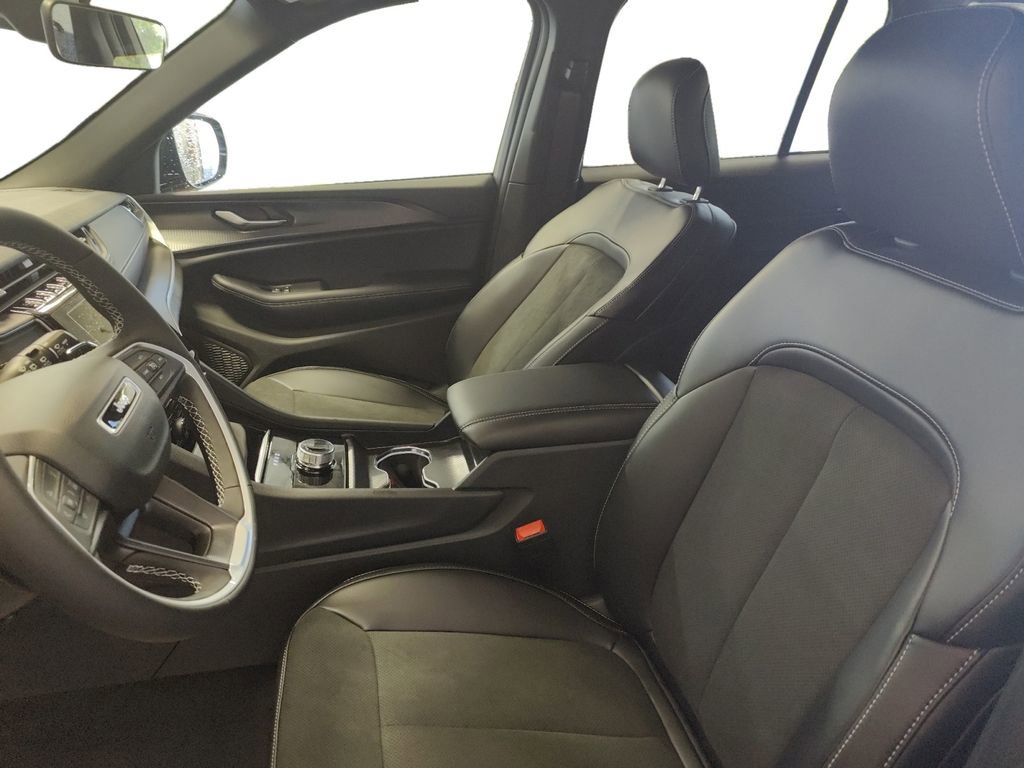 New 2025 Jeep Grand Cherokee Altitude image 11