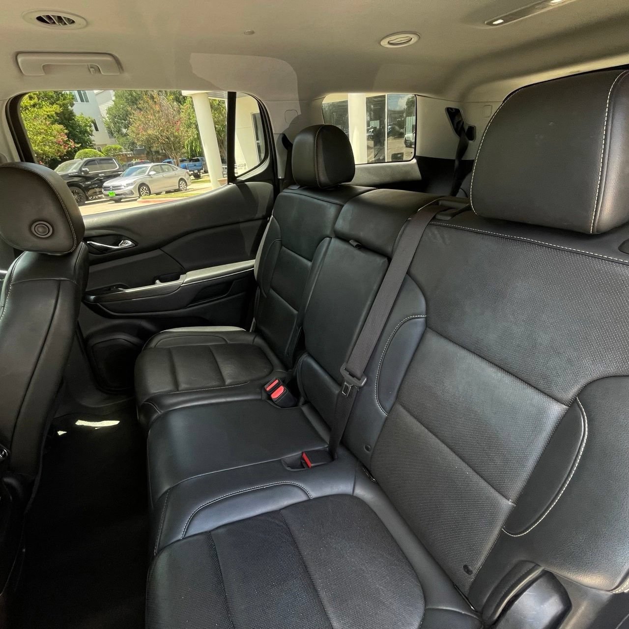 Used 2023 GMC Acadia SLT FWD image 23