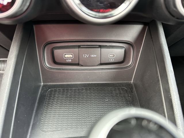 Used 2025 Hyundai Venue SEL image 28