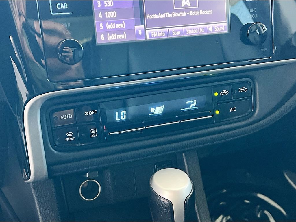 Used 2019 Toyota Corolla SE FWD image 15