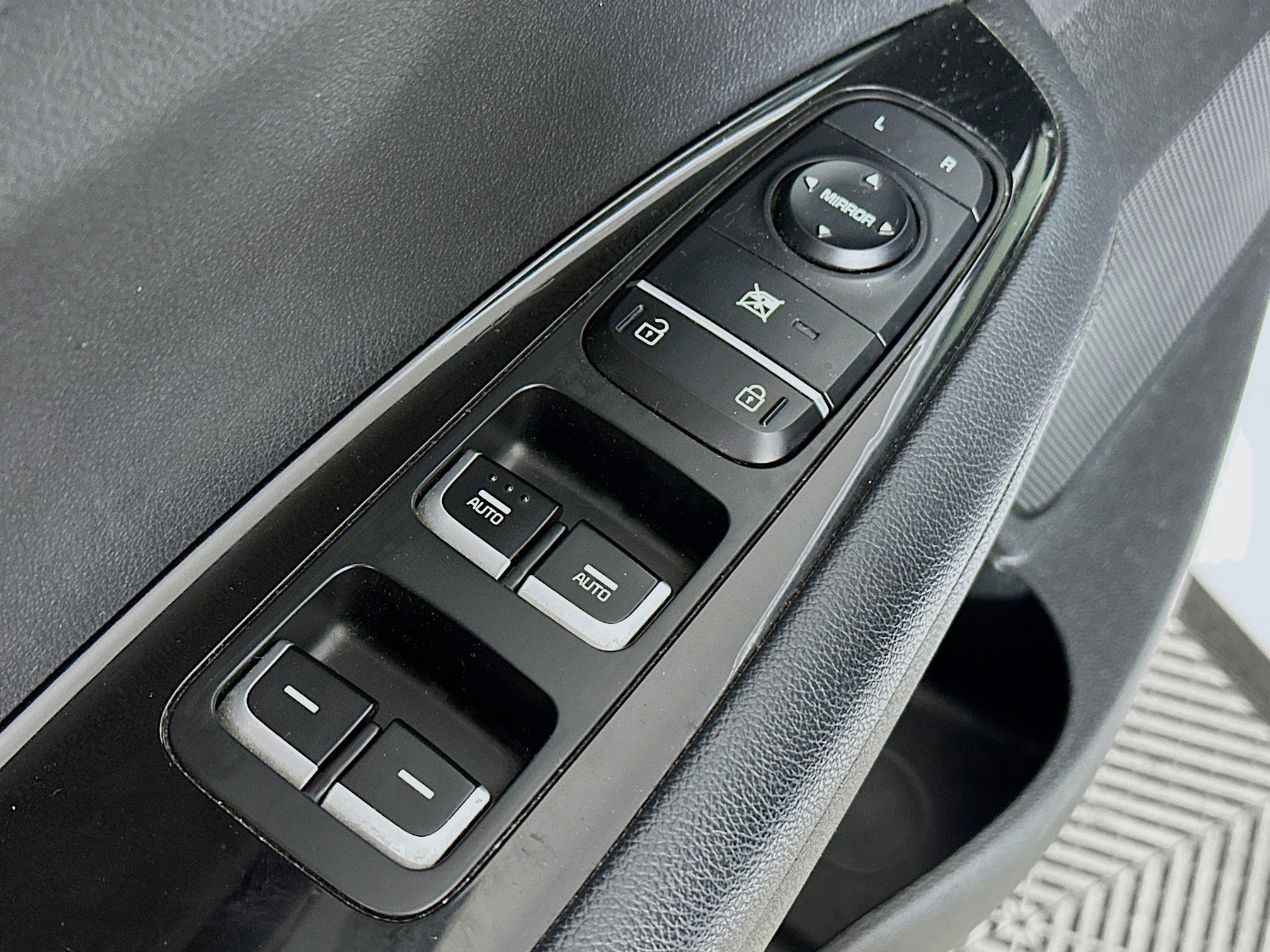 Used 2019 Kia Optima SX FWD image 18