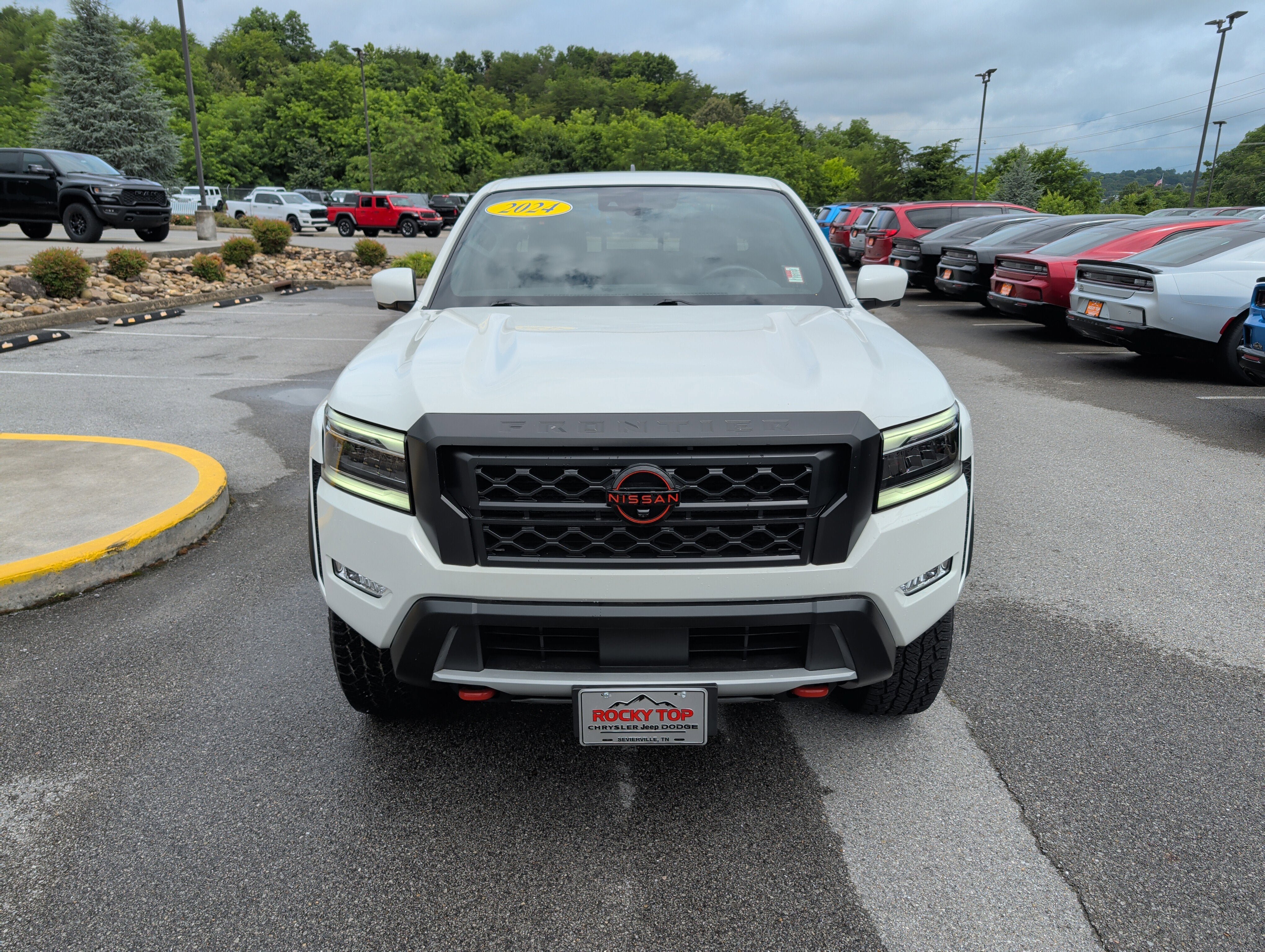 Used 2024 Nissan Frontier PRO-4X w/ Pro Convenience Package AWD/4WD image 3