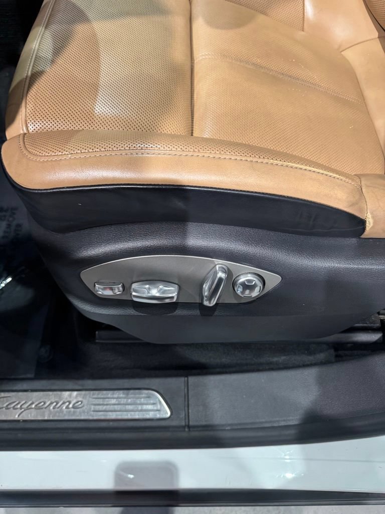 Used 2015 Porsche Cayenne Diesel AWD/4WD image 12