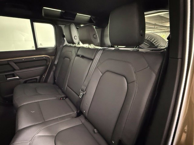 Used 2026 Land Rover Defender 110 X-Dynamic SE AWD/4WD image 19