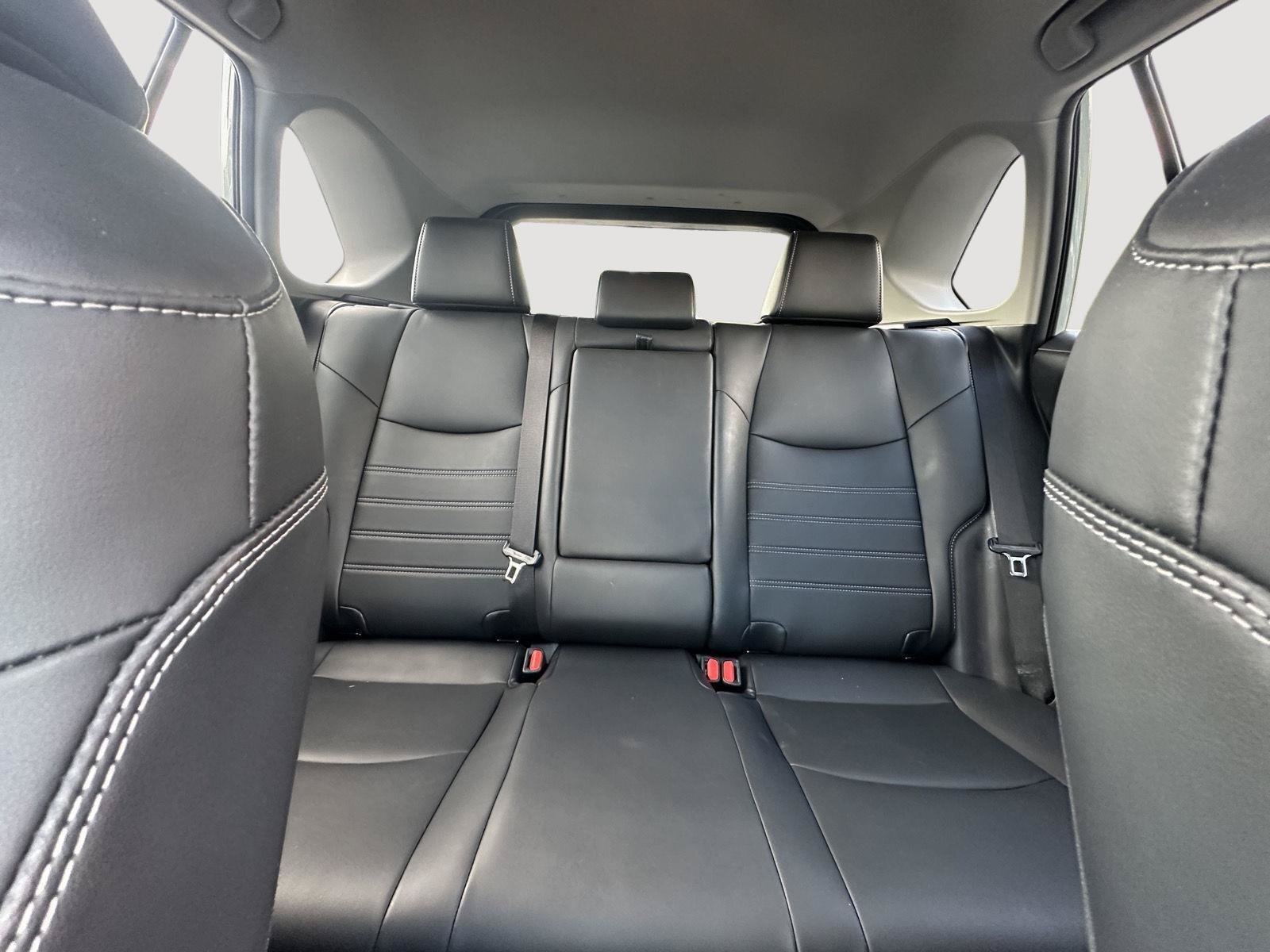 Used 2019 Toyota RAV4 XLE Premium FWD image 13