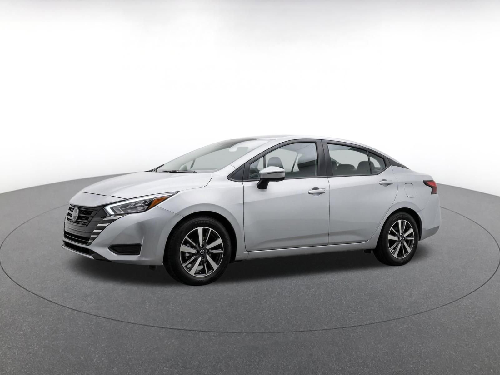 Used 2025 Nissan Versa SV FWD image 3