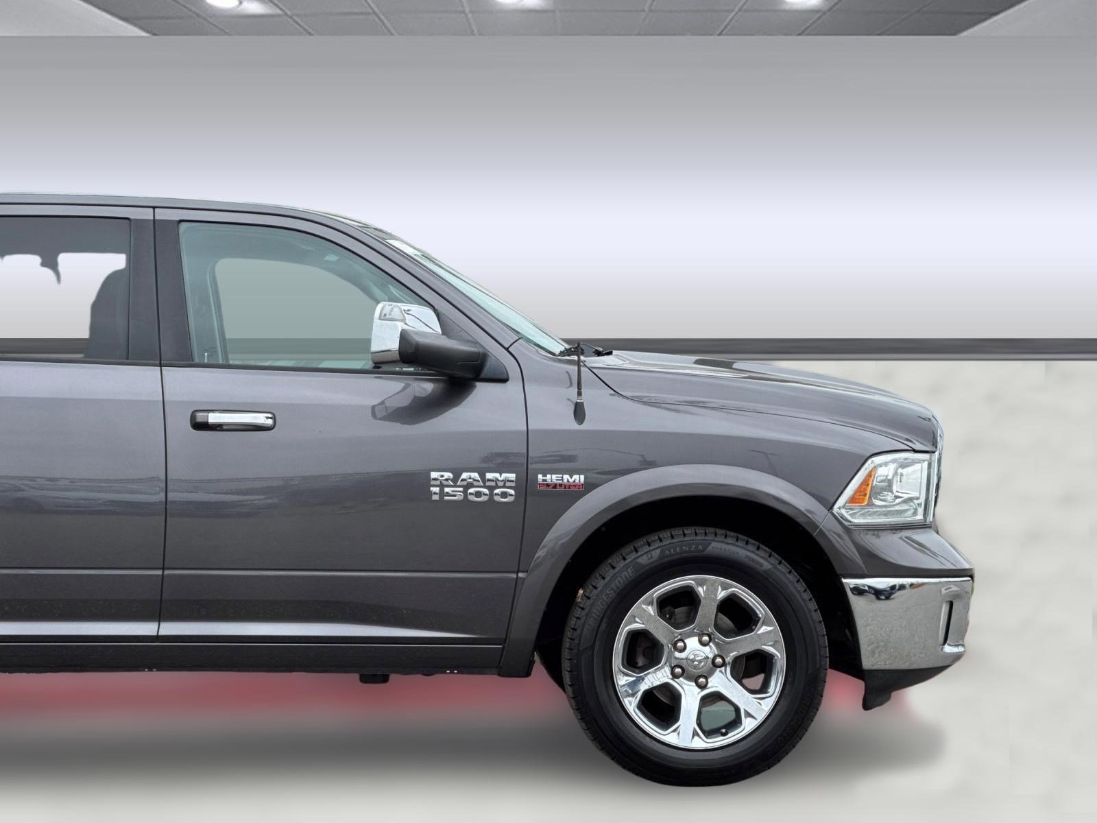 Used 2017 RAM 1500 Laramie RWD image 34