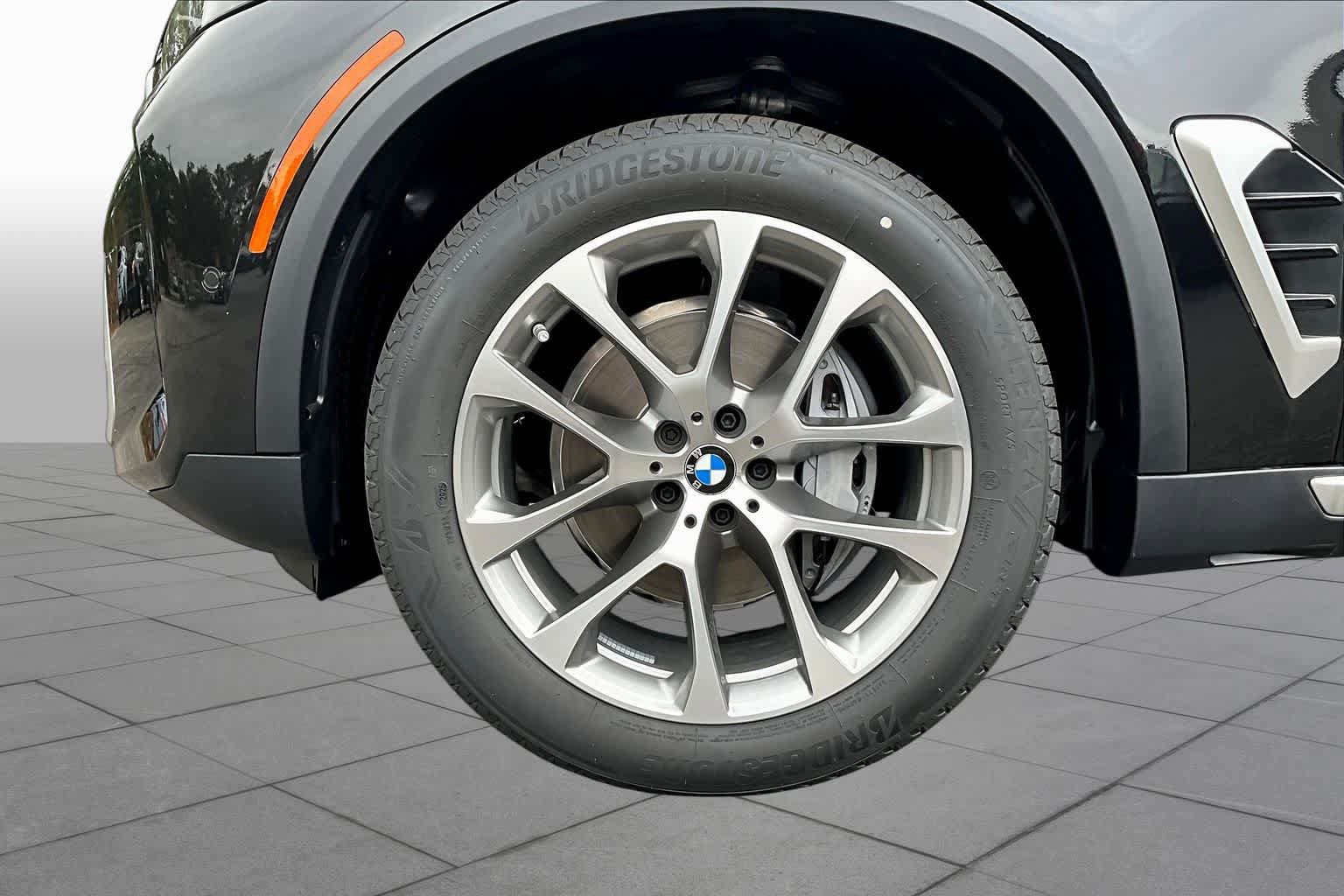 New 2026 BMW X5 xDrive40i w/ Premium Package AWD/4WD image 11