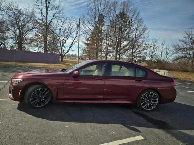 Used 2022 BMW 750i xDrive w/ Executive Package image 4