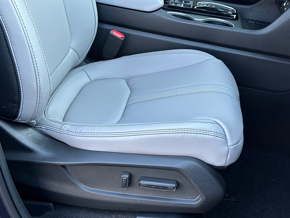 New 2025 Honda Pilot Touring image 11