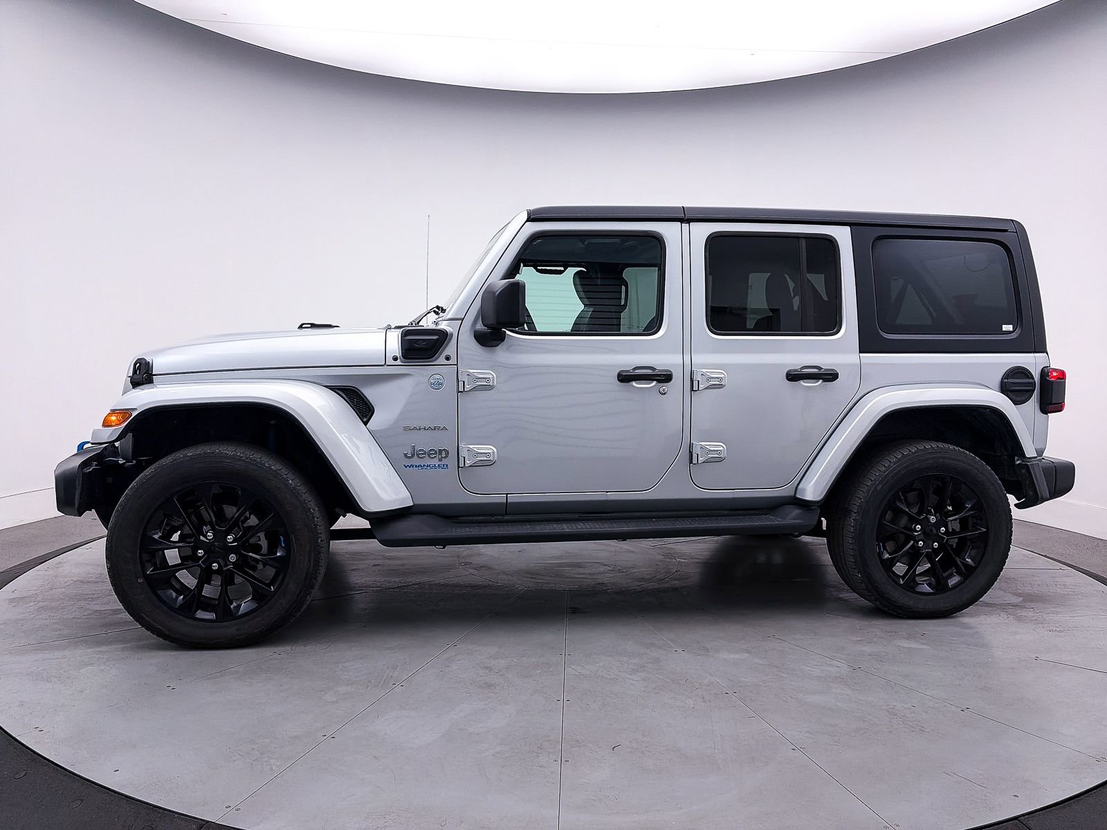 Used 2022 Jeep Wrangler Unlimited Sahara w/ Cold Weather Group image 41