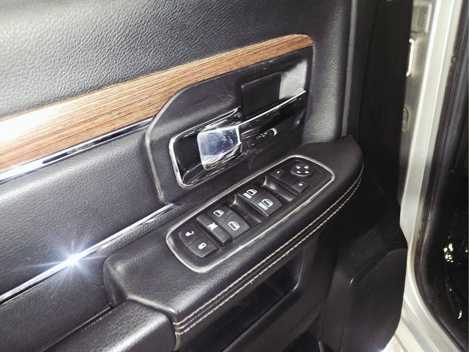 Used 2014 RAM 3500 Laramie AWD/4WD image 16