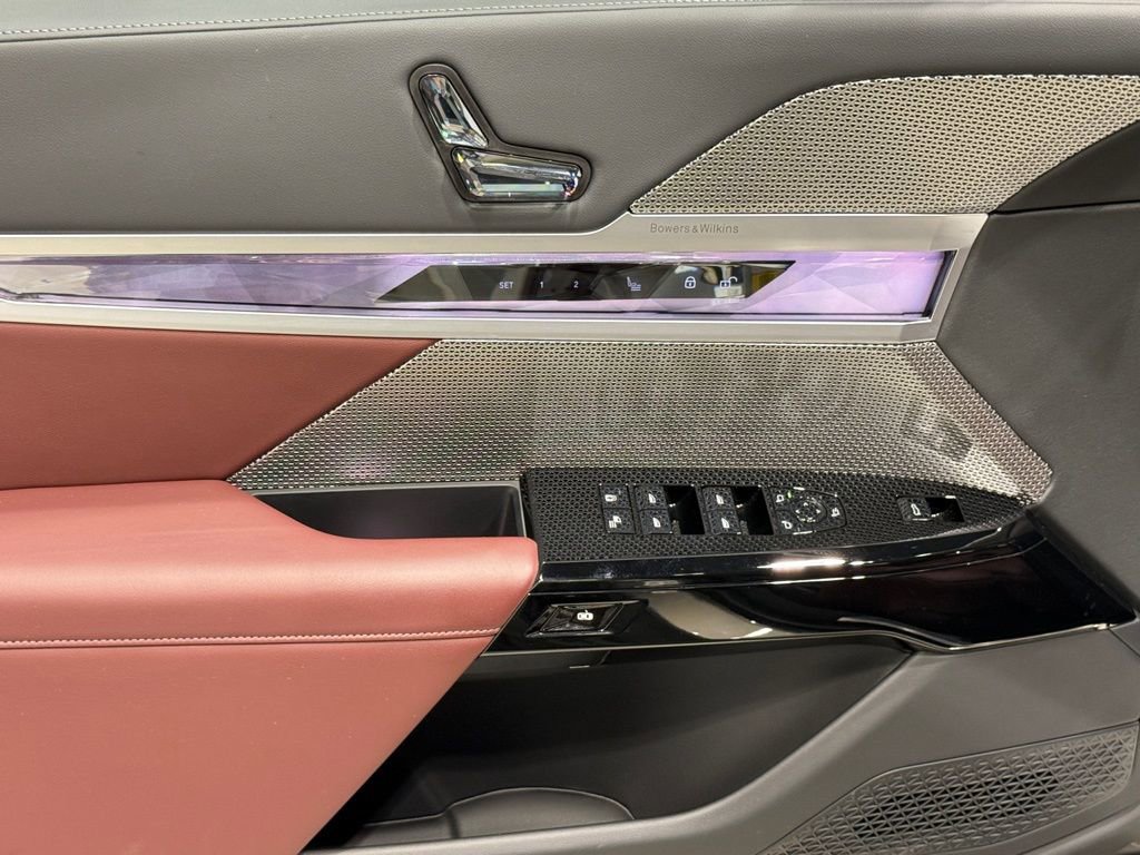 Used 2023 BMW 760i xDrive image 19