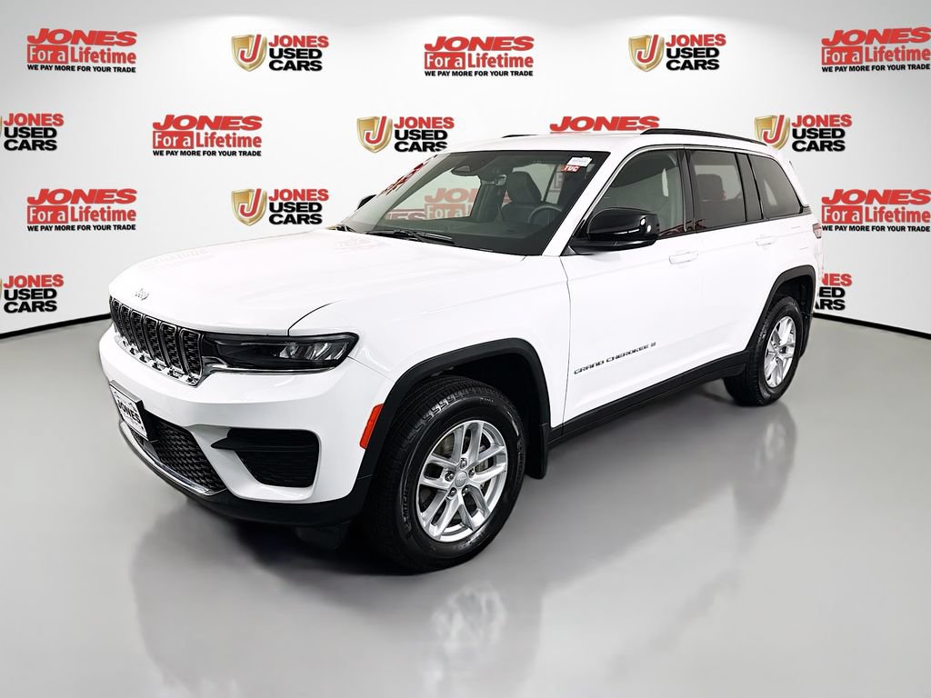 Used 2025 Jeep Grand Cherokee Laredo X AWD/4WD image 13
