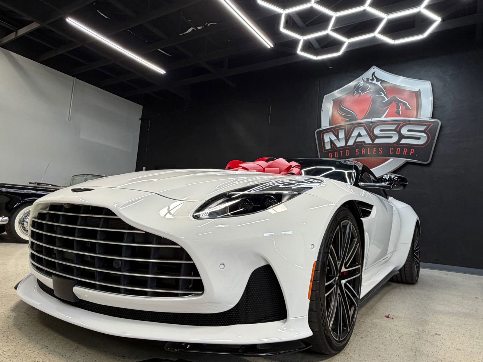 Used 2024 Aston Martin DB12 Convertible RWD image 4