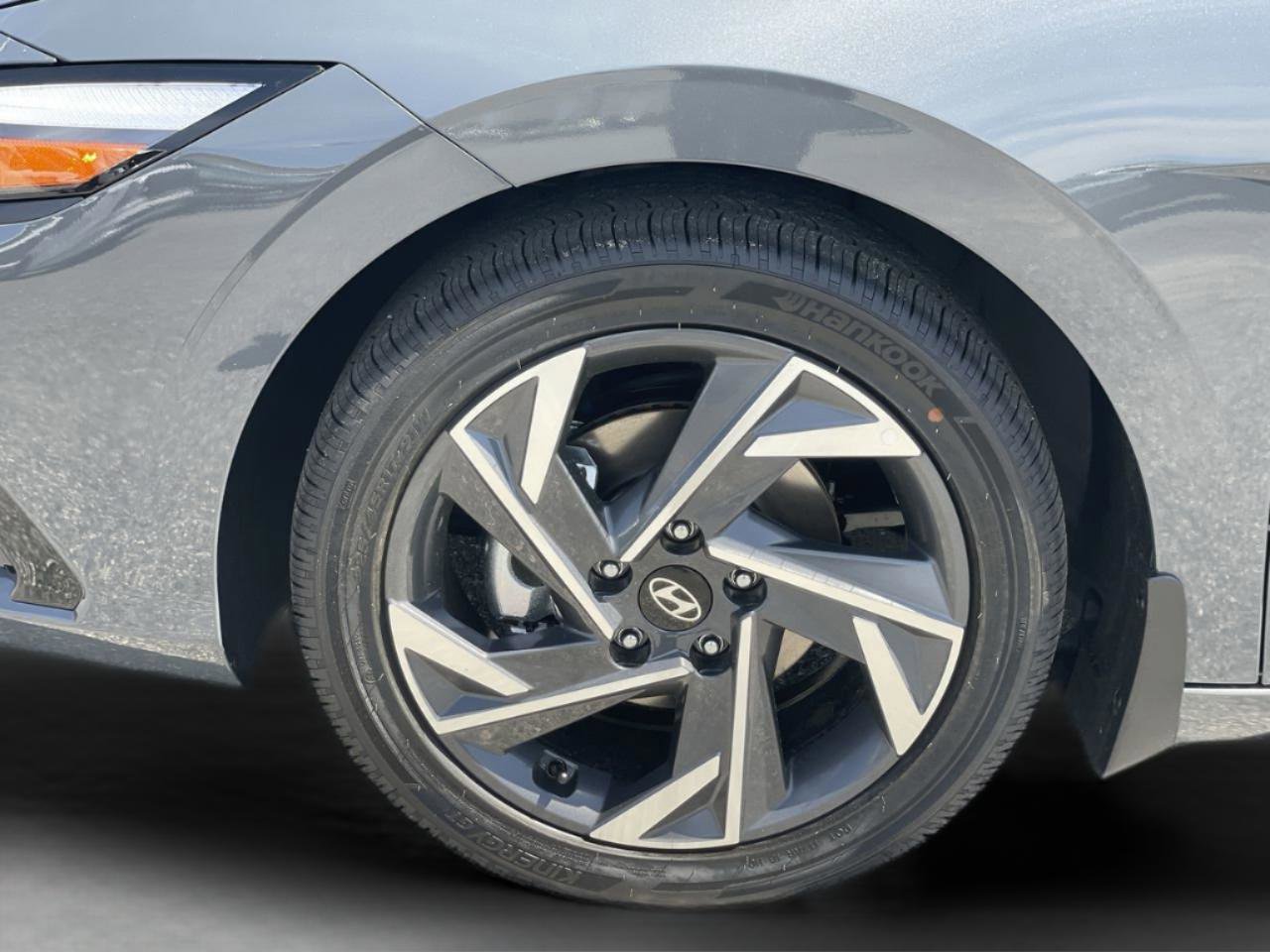 New 2026 Hyundai Elantra Limited FWD image 47