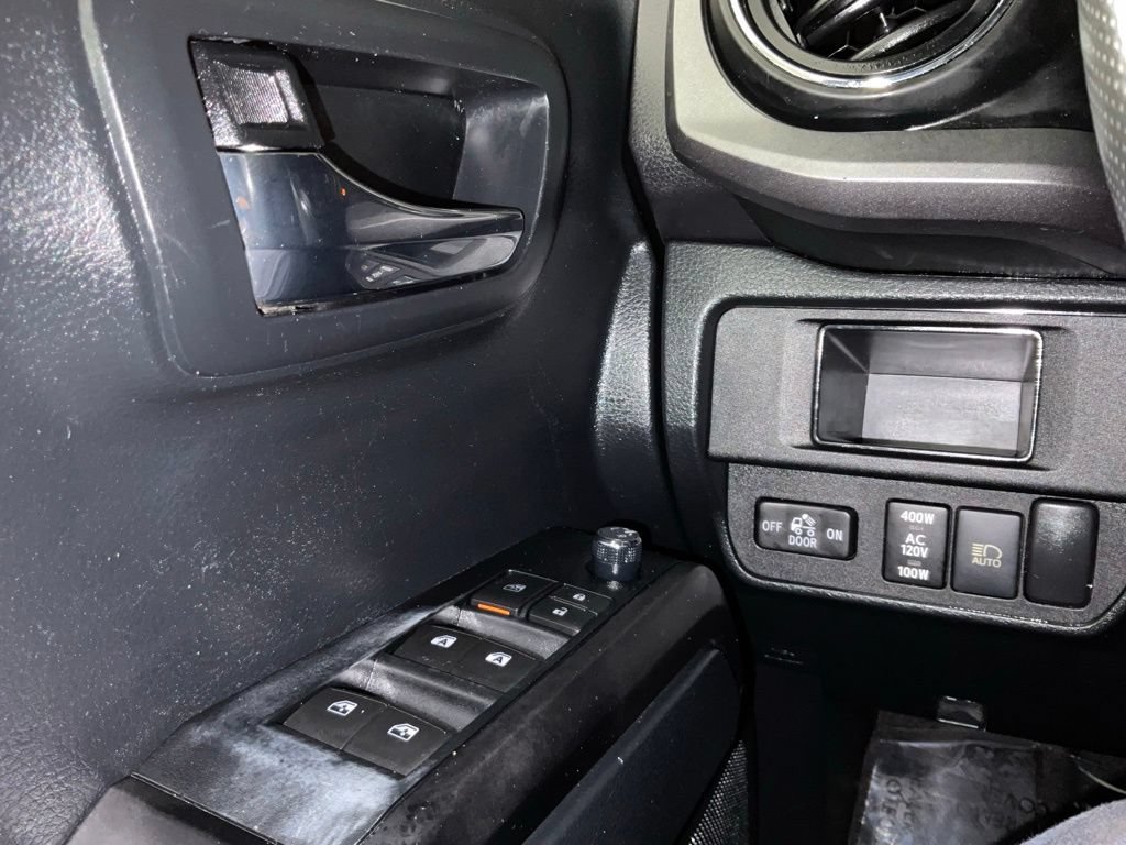 Used 2018 Toyota Tacoma TRD Off-Road RWD image 19