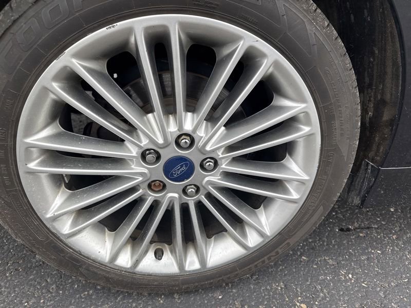 Used 2014 Ford Fusion SE w/ Equipment Group 202A FWD image 9