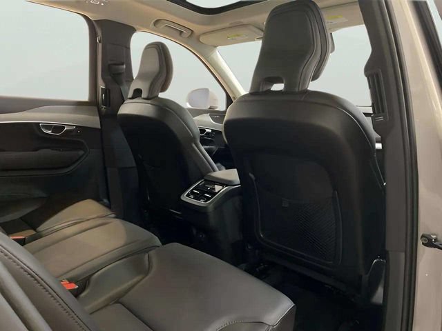Used 2025 Volvo XC90 B5 Core AWD/4WD image 39