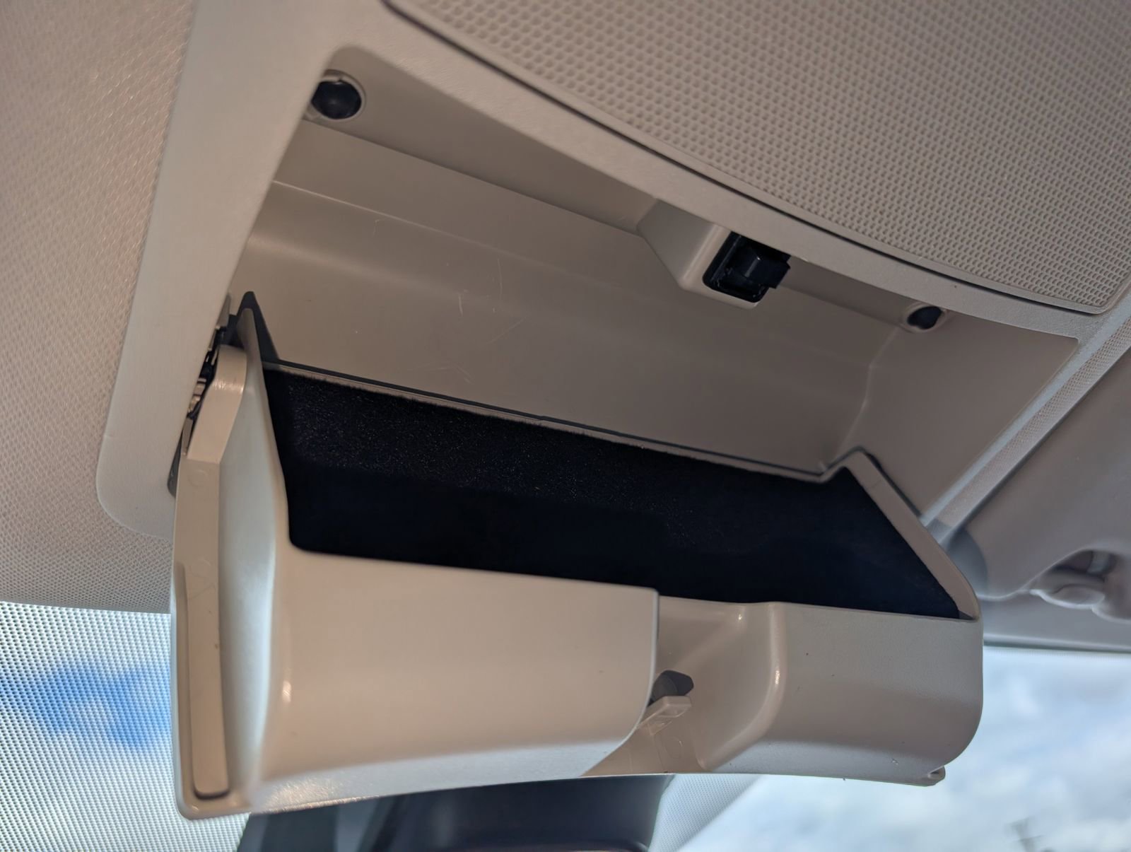 Used 2021 Nissan Rogue Sport S image 32